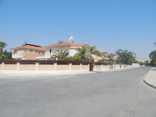 Sunny Suburban Street View — city wallpaper, 4K